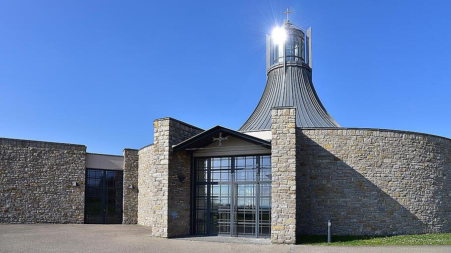 Gethsemanekirche       -  Ein Ort zum heiraten: die moderne Gethsemanekirche in Würzburg.