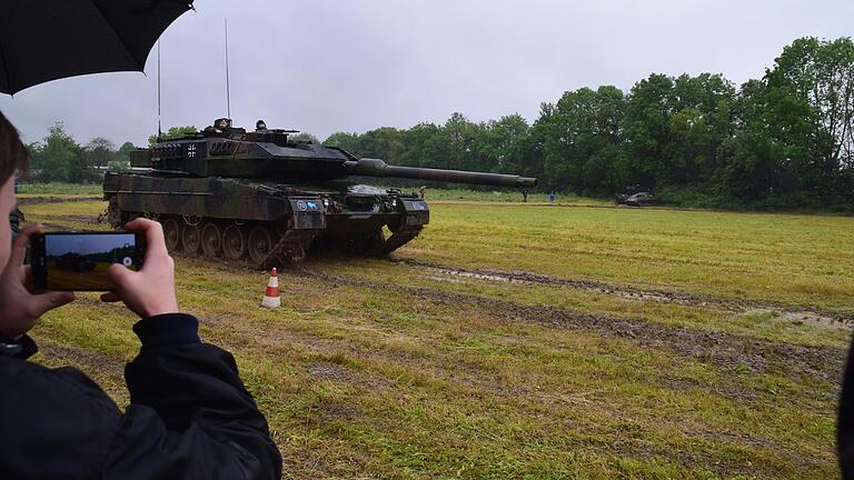 Der Leopard 2 war ein begehrtes Fotomotiv.