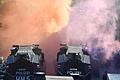 Im Nebel       -  Polizisten und Wasserwerfer der Polizei im Einsatz. Bei der Demonstration &bdquo;Welcome to Hell&rdquo; gegen den G20-Gipfel in Hamburg kam es Ausschreitungen. Foto: Boris Roessler