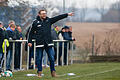 FUS Unterpleichfeld vs. Kleinrinderfeld       -  05.03.2022, FUS Unterpleichfeld vs. Kleinrinderfeld, GER, Unterpleichfeld, Sportgelände Unterpleichfeld, 

Im Bild: Trainer Thomas Redelberger (Unterpleichfeld) gibt seinen Spielern Anweisungen