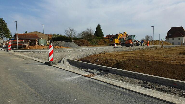 Tüchtig gearbeitet wird auf dem ehemaligen Gelchsheimer Sportplatz, auf dessen Fläche acht Bauplätze entstehen.