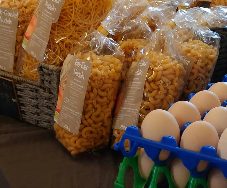 Lokale Erzeuger bieten Ware aus nachhaltiger Produktion an. Lokale Erzeuger bieten Ware aus nachhaltiger Produktion an.