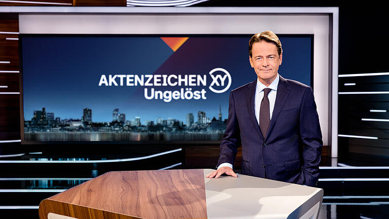 Aktenzeichen XY.jpg       -  Am 13. September läuft eine neue Ausgabe von 'Aktenzeichen XY... Ungelöst' im TV. Alle Infos rund um Fälle, Übertragung und Wiederholung gibt es hier.