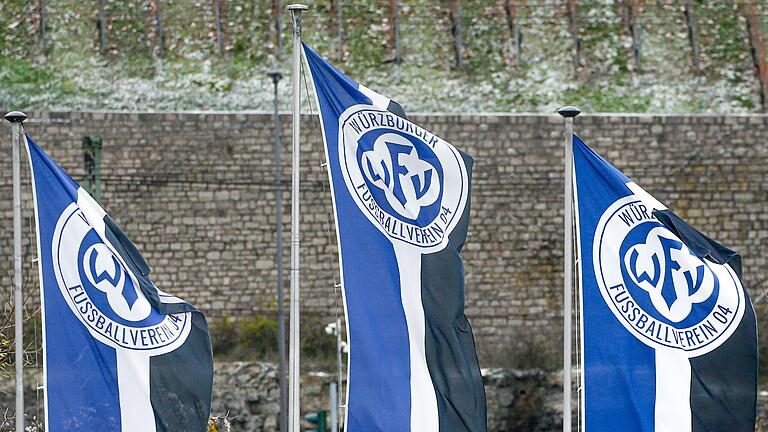 Die Fahnen des Würzburger FV wehten auch bei der bayerischen Hallen-Meisterschaft der U19-Junioren. Die Nachwuchs-Nullvierer erreichten beim Turnier in Ebersdorf bei Coburg den vierten Platz.