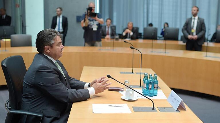 Öffentliche Sitzung Edathy-Untersuchungsausschuss des Bundestags       -  Befragung: Sigmar Gabriel am Donnerstag bei der öffentlichen Sitzung des Edathy-Untersuchungsausschusses.