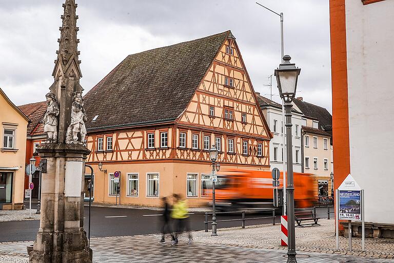 Hier, in der Hauptstraße 35 in Haßfurt, sollte eigentlich ein Museum für die Kunstwerke von Herman de Vries entstehen. Doch das Vorhaben scheiterte.