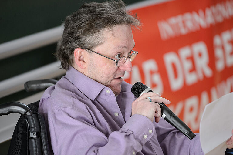 2018 eröffnete Gerald Brandt als Patientenvertreter den bayernweiten Tag der Seltenen Erkrankungen an der Uniklinik in Würzburg. 2018 eröffnete Gerald Brandt als Patientenvertreter den bayernweiten Tag der Seltenen Erkrankungen an der Uniklinik in Würzburg. 
