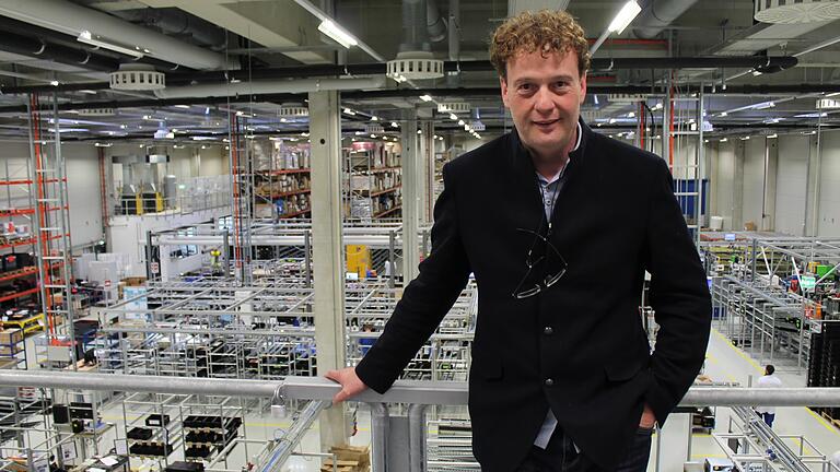 Sven Bauer, der Geschäftsführer der Batteriefirma BMZ in der Produktion in Karlstein am Main. Los ging es mit zwölf Beschäftigten. Sven Bauer, der Geschäftsführer der Batteriefirma BMZ in der Produktion in Karlstein am Main. Los ging es mit zwölf Beschäftigten.