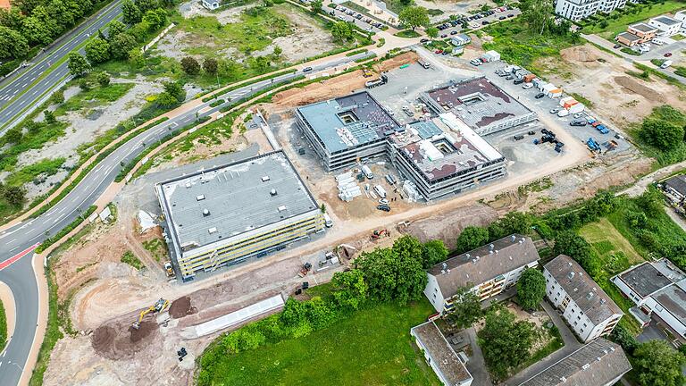 Der Neubau der Körner-Grundschule ist im Moment eines der größten Bauprojekte in Bellevue. Im Süden sind ein Großteil der Neubauten fertig, in vielen leben bereits neue Bürgerinnen und Bürger. Die Schule wird im September 2025 eröffnet.
