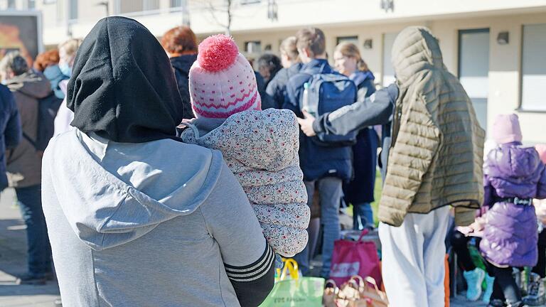 Seit Beginn des Kriegs in der Ukraine musste auch der Landkreis Haßberge zahlreiche Geflüchtete aufnehmen (Symbolfoto). Um die aktuelle Situation ging es in der Sitzung des Sozialausschusses. Seit Beginn des Kriegs in der Ukraine musste auch der Landkreis Haßberge zahlreiche Geflüchtete aufnehmen (Symbolfoto). Um die aktuelle Situation ging es in der Sitzung des Sozialausschusses.