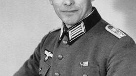 Adam Kaiser, nach dem Krieg
Landrat im Kreis Hammelburg, kam
nach dem Engagement seines
Bruders in Einzelhaft.
       -  
Adam Kaiser, nach dem Krieg
Landrat im Kreis Hammelburg, kam
nach dem Engagement seines
Bruders in Einzelhaft.