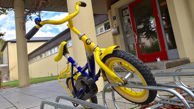 Der Zwischentrakt des katholischen Kindergartens in Mellrichstadt wird voraussichtlich 2025 abgerissen und neu gebaut. Der Zwischentrakt des katholischen Kindergartens in Mellrichstadt wird voraussichtlich 2025 abgerissen und neu gebaut.