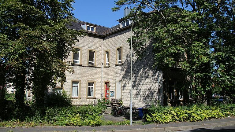 Das Jugendzentrum Ochsenfurt ist bislang im alten Krankenhaus in der Uffenheimer Straße untergebracht. Das Jugendzentrum Ochsenfurt ist bislang im alten Krankenhaus in der Uffenheimer Straße untergebracht.