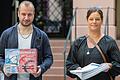 Florian Wilbald und Jasmin Puhl-Brandt überreichen an diesem Mittwoch im Rathaus die Unterschriften&nbsp; für das Bürgerbegehren 'Kostenfreies Parken auf der Talavera'.
