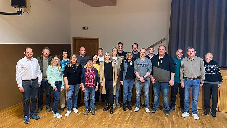 Auf dem Foto der neugewählte Vorstand von links: Sebastian Schleicher, Christian Fries, Sandra Fries, Katharina Räder, Sandra Kleinhenz, Sascha Kirchner, Cornelia Kaufmann, Julia Kirchner, Noah Weikard, Lena Wappes, Tamara Räder, Jonas Griebel, Annette Scheuring, Tim Rockenzahn, Matthias Tratt, Marcel Söder, Ralf Ihde, Fabian Rott, Bernd Kleinhenz, Pfarrer Reinhold Kargl. Es fehlt: Swantje Rockenzahn. Auf dem Foto der neugewählte Vorstand von links: Sebastian Schleicher, Christian Fries, Sandra Fries, Katharina Räder, Sandra Kleinhenz, Sascha Kirchner, Cornelia Kaufmann, Julia Kirchner, Noah Weikard, Lena Wappes, Tamara Räder, Jonas Griebel, Annette Scheuring, Tim Rockenzahn, Matthias Tratt, Marcel Söder, Ralf Ihde, Fabian Rott, Bernd Kleinhenz, Pfarrer Reinhold Kargl. Es fehlt: Swantje Rockenzahn.