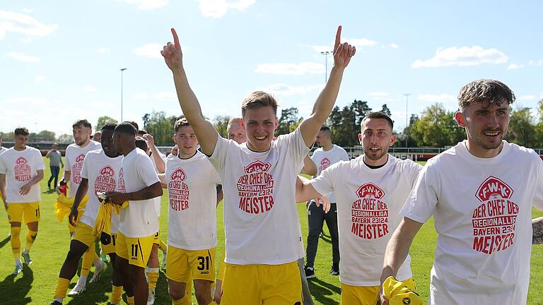 Nach dem Jubel am Samstag in Nürnberg steht für den Regionalliga-Meister Würzburger Kickers schon an diesem Dienstag das Heimspiel gegen Bayreuth an. Nach dem Jubel am Samstag in Nürnberg steht für den Regionalliga-Meister Würzburger Kickers schon an diesem Dienstag das Heimspiel gegen Bayreuth an.