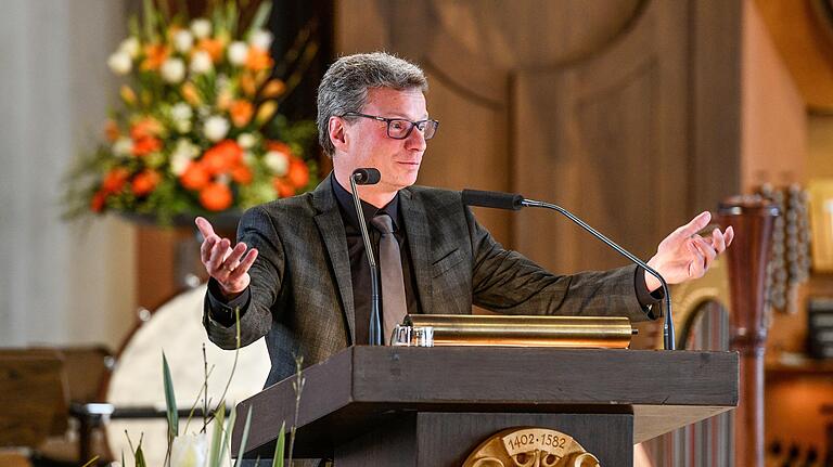 Bayerns Wissenschaftsminister Bernd Sibler (CSU) kündigt beim Stiftungsfest der Würzburger Universität weitere Millioneninvestitionen an. Bayerns Wissenschaftsminister Bernd Sibler (CSU) kündigt beim Stiftungsfest der Würzburger Universität weitere Millioneninvestitionen an.
