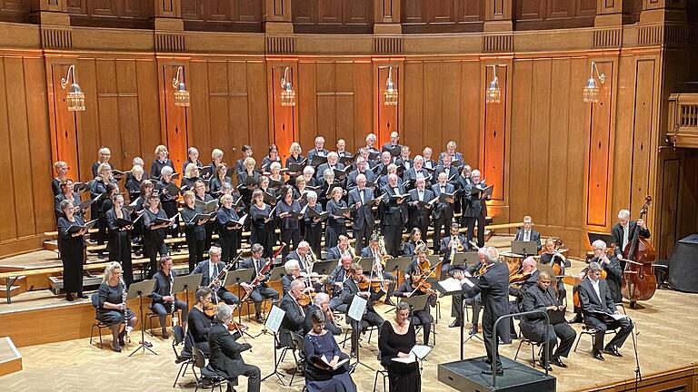 Durchweg gute Noten gab es für die Aufführung von Mozarts Requiem im Kissinger Regentenbau.       -  Durchweg gute Noten gab es für die Aufführung von Mozarts Requiem im Kissinger Regentenbau.