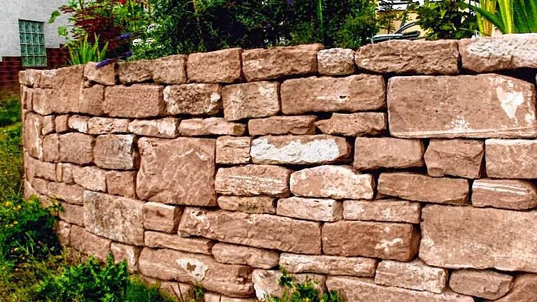 Wie man Trockenmauern im Garten anlegt, erklärt der Kreisverband für Gartenbau- und Landespflege Main-Spessart am Freitag, 23. September, in Aschenroth. Wie man Trockenmauern im Garten anlegt, erklärt der Kreisverband für Gartenbau- und Landespflege Main-Spessart am Freitag, 23. September, in Aschenroth.