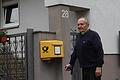 Edwin Kraft hat in Dingolshausen in seinem Haus in der Hauptstraße 28 die örtliche Poststelle betrieben. Diese wurde 1998 geschlossen. Heute hängt dort immer noch ein Postkasten. Eine Erinnerungstafel (rechts im Bild) umreißt die Post-Geschichte im Ort.