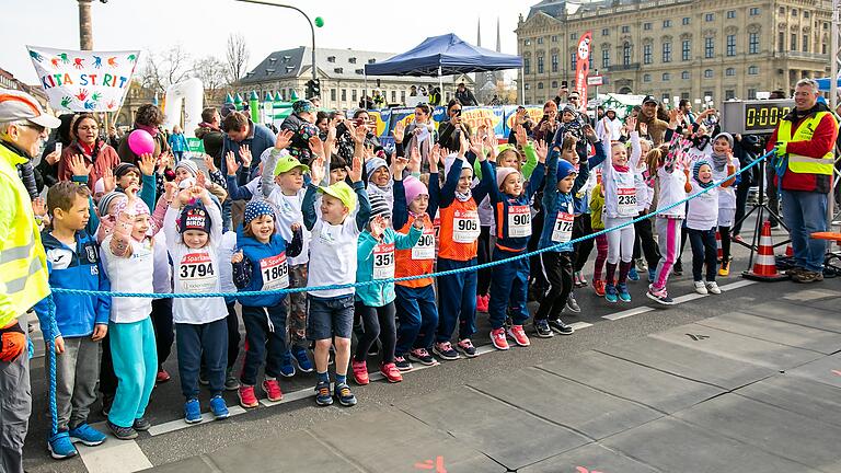 Früh übt sich: Bevor die 'Großen' den Lauf starteten, waren die Kinder an der Reihe.