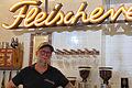 Mike Mangold betreibt in der Spitalstraße das Kult-Café 'Fleischerei' und war gemeinsam mit seiner Schwester Susanne jahrelang Betreiber der Theater-Besucherkantine. Jetzt gibt es Streit mit der Stadt über Pachtzahlungen und das Inventar, nachdem das Theater für die Sanierung geschlossen ist.