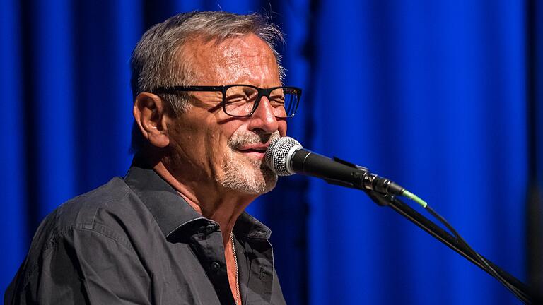 „Ich singe, weil ich ein Lied hab'“: Konstantin Wecker 2018 bei einem Songwriting-Workshop an der Universität Würzburg. „Ich singe, weil ich ein Lied hab'“: Konstantin Wecker 2018 bei einem Songwriting-Workshop an der Universität Würzburg.