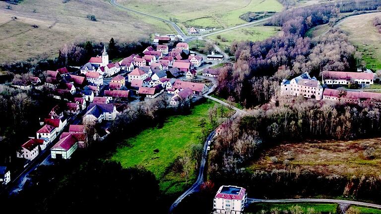 Das Luftbild zeigt das abgesiedelte und heute als Übungsdorf genutzte Bonnland mit Schloss Greifenstein. Das Luftbild zeigt das abgesiedelte und heute als Übungsdorf genutzte Bonnland mit Schloss Greifenstein. 