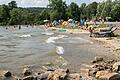 Am 15. August spülte der starke Regen an vielen Stellen Abwasser in den Main. Am Tag gingen viele Menschen, wie hier in der neuen Bucht in Eibelstadt (Lkr. Würzburg), wieder zum Baden.