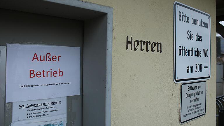 Das Toilettenhäuschen an der Lohrer Mainlände ist wegen verschiedener Defekte seit längerer Zeit geschlossen. Um die Kosten der von der Stadt geplanten Sanierung gibt es nun Diskussionen. Das Toilettenhäuschen an der Lohrer Mainlände ist wegen verschiedener Defekte seit längerer Zeit geschlossen. Um die Kosten der von der Stadt geplanten Sanierung gibt es nun Diskussionen.