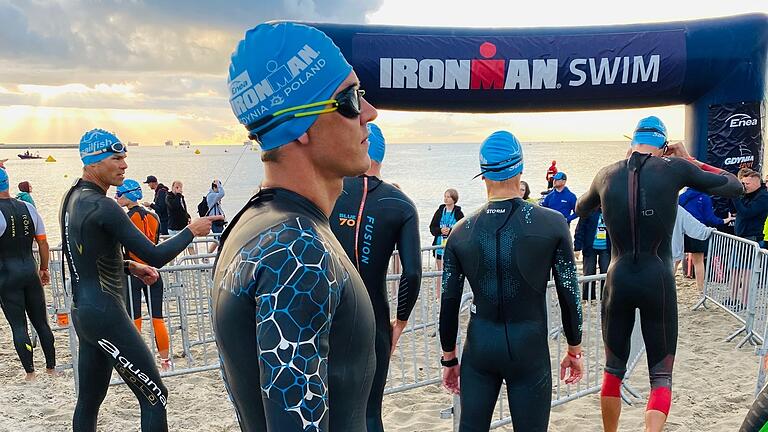 Konzentration vor dem Schwimmen in der Ostsee: Anfang August qualifizierte sich Christian Albert beim Ironman in Polen für die Weltmeisterschaft auf Hawaii. Konzentration vor dem Schwimmen in der Ostsee: Anfang August qualifizierte sich Christian Albert beim Ironman in Polen für die Weltmeisterschaft auf Hawaii.