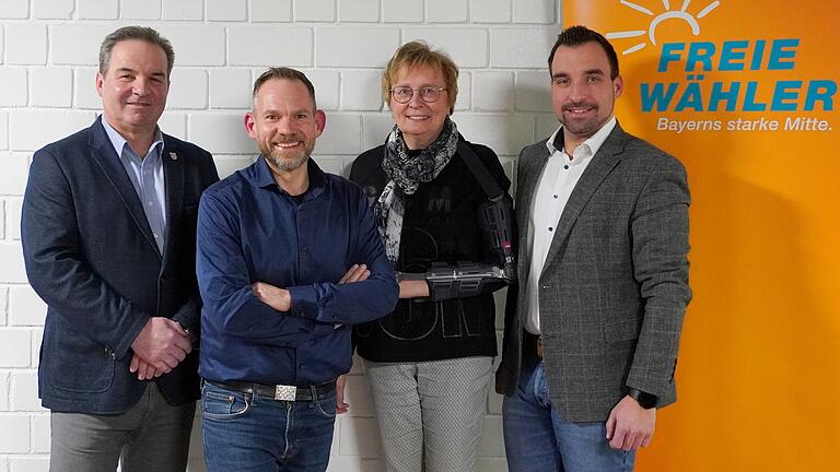 Die Kandidaten der Freien Wähler im Stimmkreis 604 Haßberge/Rhön-Grabfeld für die Landtags- und Bezirkstagswahl am 8. Oktober (von links): Dieter Möhring (Listenkandidat Landtag), Frank Helmerich (Direktkandidat Landtag), Birgit Bayer (Direktkandidatin Bezirkstag) und Michael Werner (Listenkandidat Bezirkstag). Die Kandidaten der Freien Wähler im Stimmkreis 604 Haßberge/Rhön-Grabfeld für die Landtags- und Bezirkstagswahl am 8. Oktober (von links): Dieter Möhring (Listenkandidat Landtag), Frank Helmerich (Direktkandidat Landtag), Birgit Bayer (Direktkandidatin Bezirkstag) und Michael Werner (Listenkandidat Bezirkstag).