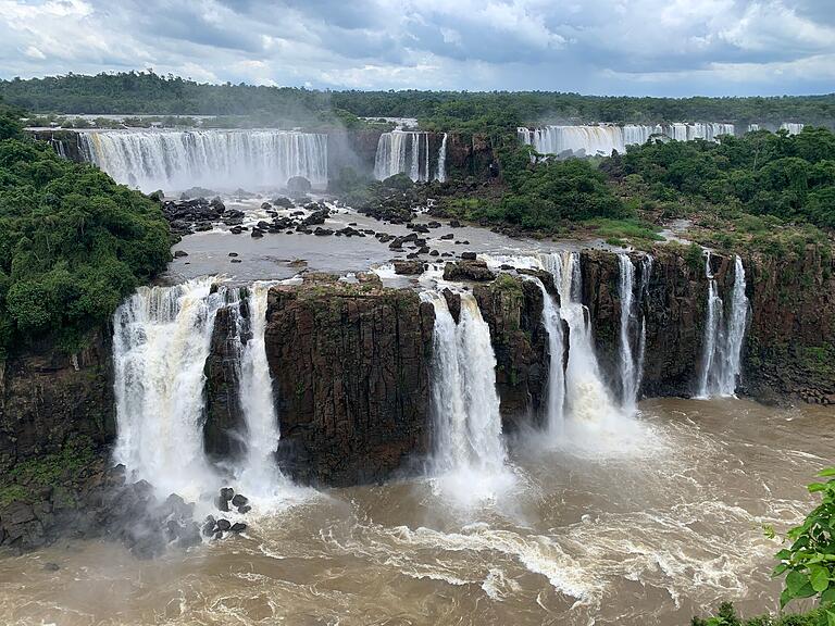 Traumhafte Ansicht von der brasilianischen Seite auf die 'Iguazu-Wasserfälle' Traumhafte Ansicht von der brasilianischen Seite auf die 'Iguazu-Wasserfälle'
