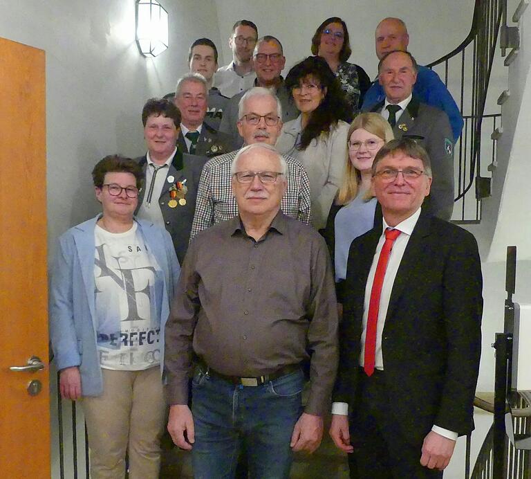 Bergrheinfeld bedankte sich bei den erfolgreichen Mitgliedern der Bürgerlichen Schützengesellschaft. Sie errangen im vergangenen Jahr beste Platzierungen, wie Bürgermeister Ulrich Werner betonte. Bergrheinfeld bedankte sich bei den erfolgreichen Mitgliedern der Bürgerlichen Schützengesellschaft. Sie errangen im vergangenen Jahr beste Platzierungen, wie Bürgermeister Ulrich Werner betonte.