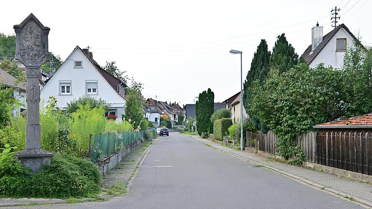 Nach Eingang des Förderbescheids für die Sanierung der Grünbachstraße kann die Sanierung in Kürze beginnen.