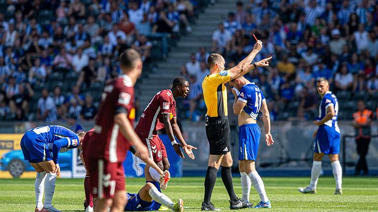 Mansour Ouro-Tagba       -  Mansour Ouro-Tagba vom SSV Jahn Regensburg ist für zwei Spiele gesperrt.