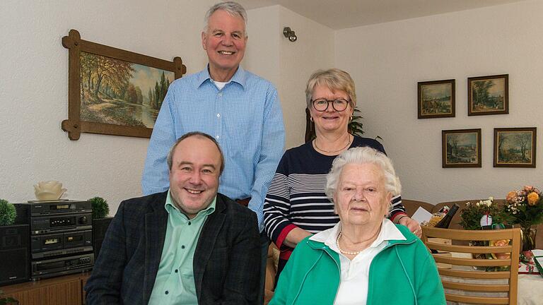 Ihren 95. Geburtstag feierte in Rieneck Monika Konrad. Sie lebt in häuslicher Gemeinschaft mit ihrer Tochter Anita und Ralf Burkart. Zu den Gratulanten zählte auch Bürgermeister Sven Nickel. Ihren 95. Geburtstag feierte in Rieneck Monika Konrad. Sie lebt in häuslicher Gemeinschaft mit ihrer Tochter Anita und Ralf Burkart. Zu den Gratulanten zählte auch Bürgermeister Sven Nickel.