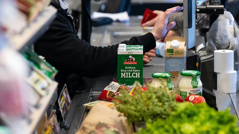 Besonders nervig im Supermarkt: Die piepsenden Kassengeräusche. Während der 'Stillen Stunde' sollen diese ausgeschaltet werden. Doch nicht alle Würzburger Supermärkte können das umsetzen. Besonders nervig im Supermarkt: Die piepsenden Kassengeräusche. Während der 'Stillen Stunde' sollen diese ausgeschaltet werden. Doch nicht alle Würzburger Supermärkte können das umsetzen.