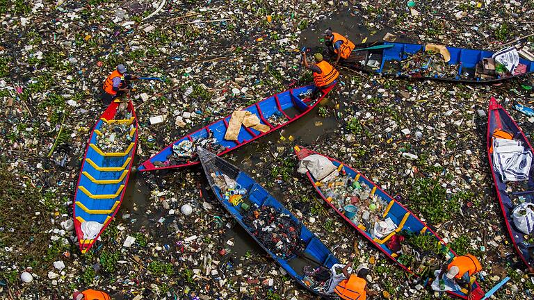 Plastikmüll       -  In Ländern wie Indien, wo es oft kein gutes Abfallmanagement gibt, gelangt viel Plastikmüll in die Umwelt.