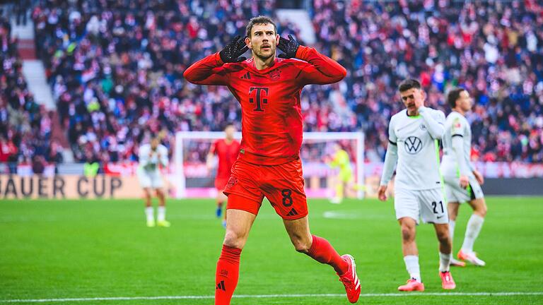 Bayern München - VfL Wolfsburg       -  Leon Goretzka jubelt nach seinem Tor zum 1:0.