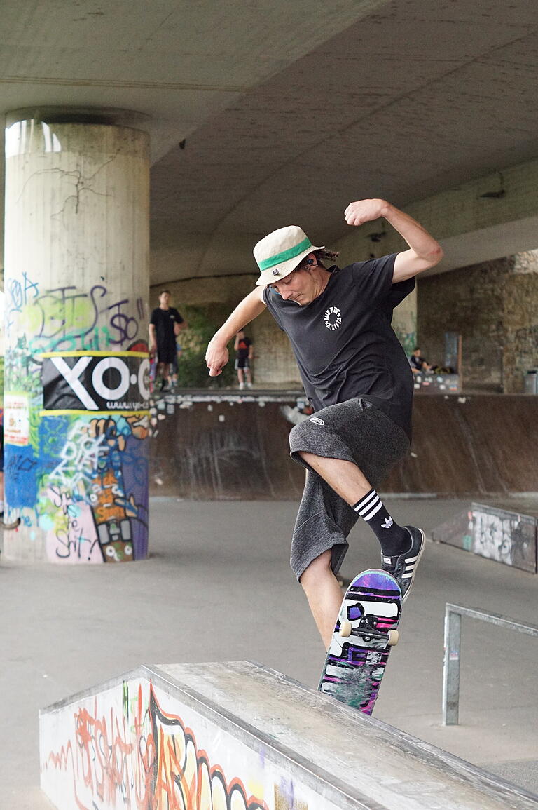 Erich Venzor hat auch nach einigen Jahren Pause auf dem Skateboard noch nichts verlernt.