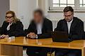Ein 45-Jähriger (Mitte) wurde vom Amtsgericht Bad Neustadt wegen sexueller Übergriffe auf zwei Azubis zu einer Bewährungsstrafe verurteilt. Nun legten Staatsanwaltschaft und eine Nebenklagevertreterin Berufung ein.