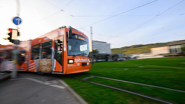 Die Straßenbahn-Linie 2 in Würzburg soll bald häufiger fahren. (Archivbild)