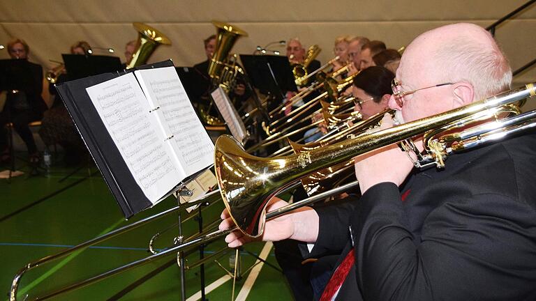 Der Posaunenchor aus Sennfeld (Lkr. Schweinfurt) feiert sein 100-jähriges Bestehen mit einem Konzert. Der Posaunenchor aus Sennfeld (Lkr. Schweinfurt) feiert sein 100-jähriges Bestehen mit einem Konzert. 