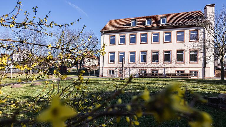 Das Jugendhaus St. Kilian in Miltenberg besteht aus drei Häusern:&nbsp; dem Gebäude 'Haus Totnan' (im Bild)&nbsp; mit seiner großen Selbstversorgerküche,&nbsp;dem zentralen Gebäude 'Haus Kilian' mit der Jugendhauskapelle und der kleinen Wohneinheit 'Villa Kolonat'.&nbsp;