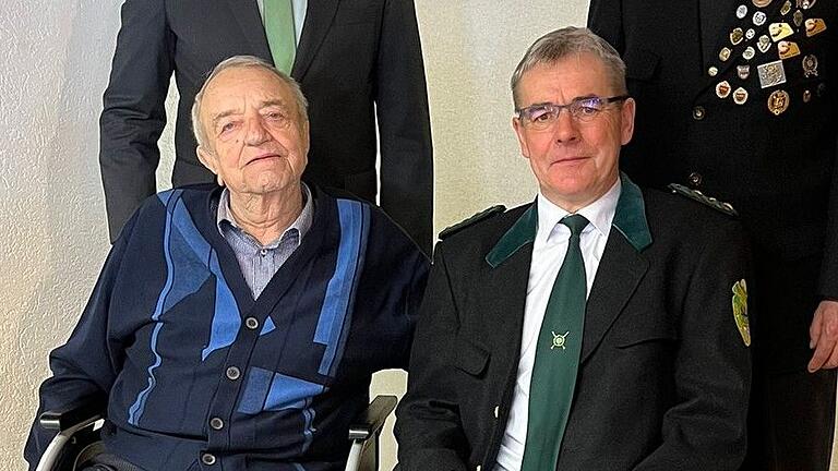 Ehrung für 50 Jahre Mitgliedschaft: Karl Pfeuffer, Willi Weiß (von links). Ehrung für 50 Jahre Mitgliedschaft: Karl Pfeuffer, Willi Weiß (von links).