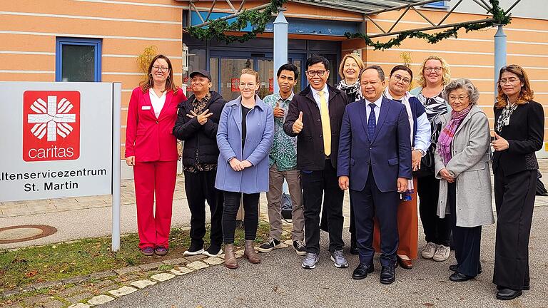 Das Hofheimer Caritas-Altenservicezentrum empfing Besuch: Eine Delegation aus Indonesien, darunter der stellvertretende indonesische Botschafter in Deutschland, der Präsident und Vertreterinnen des indonesischen Vermittlungsministeriums BP2MI, sowie Vertreterinnen der deutschen Vermittlungsagentur 'Triple Win' und der Bundesagentur für Arbeit,  besuchte die Einrichtung.