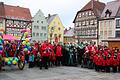 Die MKG bließ zum Sturm auf das Rathaus. Mit Kanone und Bogenschützen bewaffnet, forderte MKG-Präsident Volker Gue (Mitte) den Bürgermeister auf, den Rathausschlüssel herauszugeben.