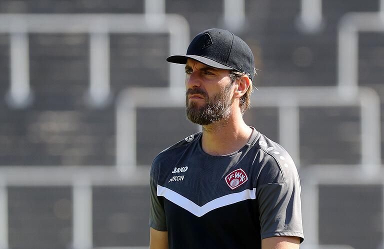 Der einstige Co- und Interimstrainer der Kickers Ronny Ermel ist ab sofort für den SV Babelsberg tätig. Der einstige Co- und Interimstrainer der Kickers Ronny Ermel ist ab sofort für den SV Babelsberg tätig.
