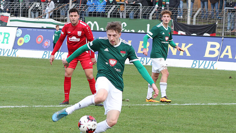 Fußb. RL Bayern; FC05 SW-TSV Rain/Lech 6:0 (4:0); von Wolfgang Müller; Im Bild: Das 3:0 durch Benedict Laverty